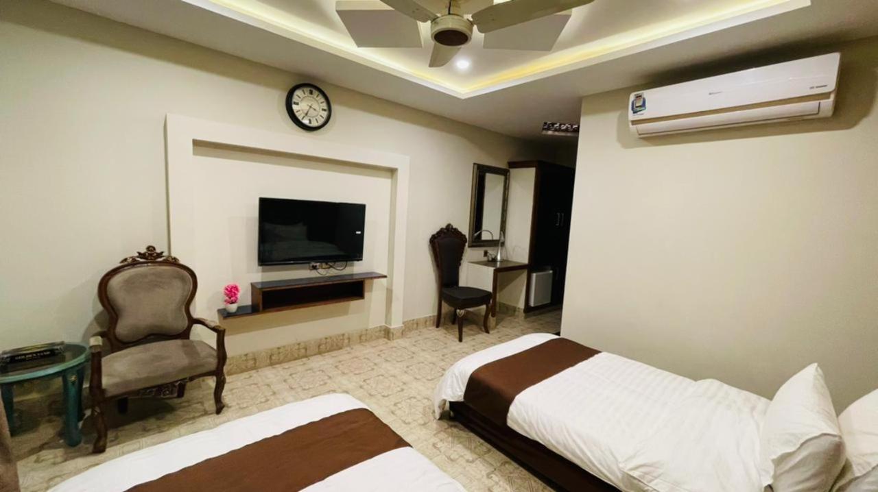 Golden Sand Hotel Rahim Yar Khan Bagian luar foto