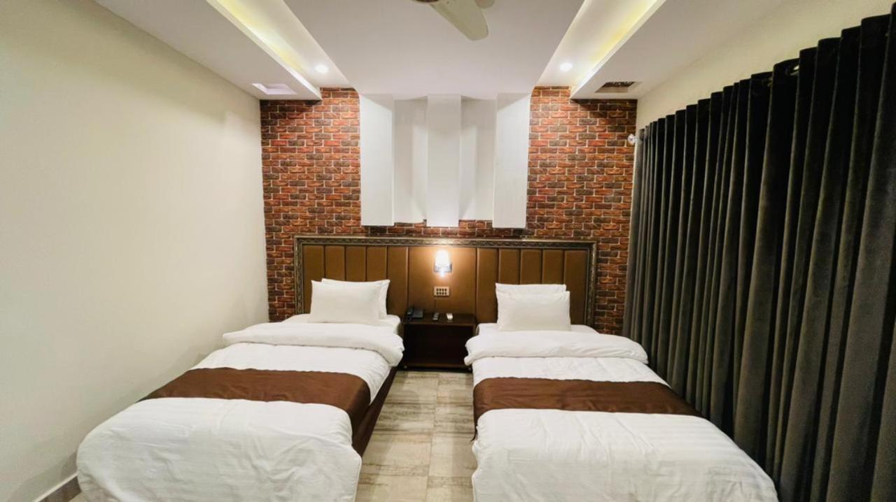 Golden Sand Hotel Rahim Yar Khan Bagian luar foto